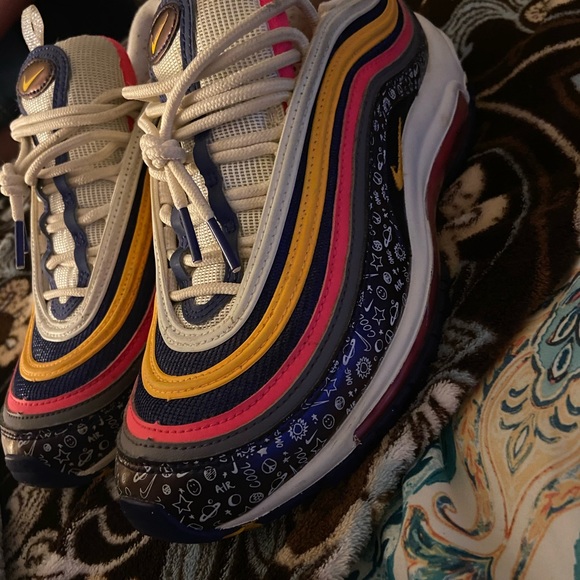 Shoes - Picture 2 of 4